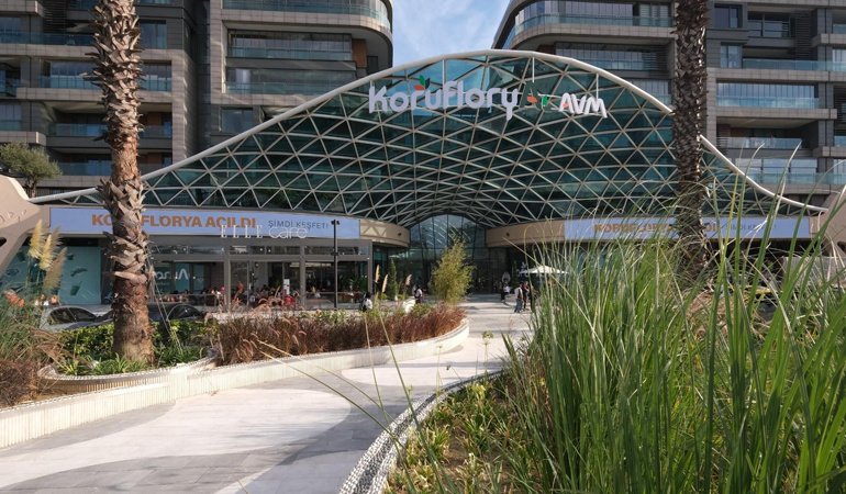 FLORYA’NIN YENİ ALIŞVERİŞ VE YAŞAM MERKEZİ KORU FLORYA AVM, 220’DEN FAZLA MARKASIYLA ZİYARETÇİLERİNİ AĞIRLAMAYA BAŞLADI
