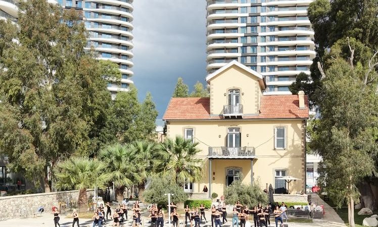 İzmir’in yeni kıyısı Neva Yalı ve Riva Yalı’da spor ve sosyalleşme bir arada..